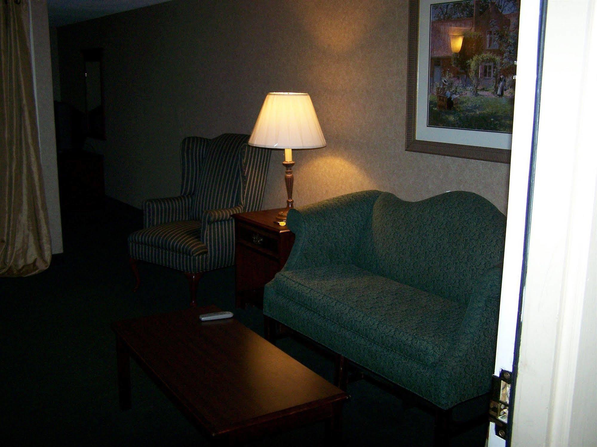 Seasons Inn And Suites Fort Smith Buitenkant foto